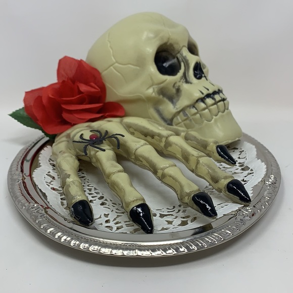 Halloween PROP Skull 💀 & creepy hand on platter - Picture 12 of 14